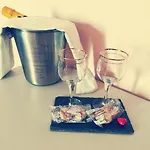 La Spiaggetta Di Stazzo Bed & Breakfast 4*