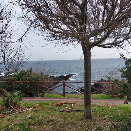 La Spiaggetta Di Stazzo Bed & Breakfast *
