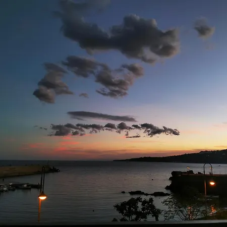 La Spiaggetta Di Stazzo Bed & Breakfast