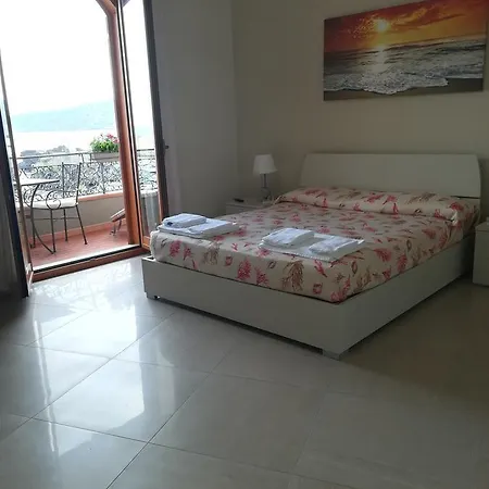 La Spiaggetta Di Stazzo Bed & Breakfast