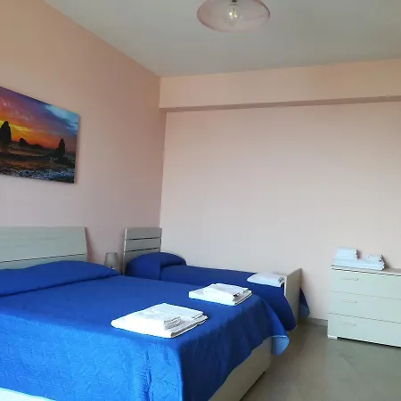 La Spiaggetta Di Stazzo Bed & Breakfast *
