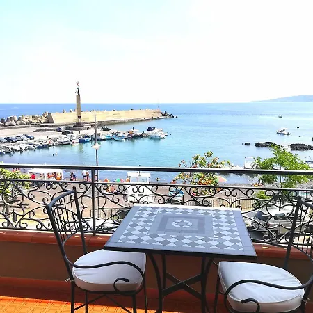 La Spiaggetta Di Stazzo Bed & Breakfast *