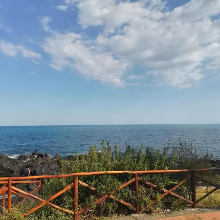 La Spiaggetta Di Stazzo 4*