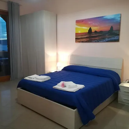 La Spiaggetta Di Stazzo Bed & Breakfast *