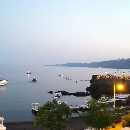 La Spiaggetta Di Stazzo Oda ve Kahvaltı Acireale