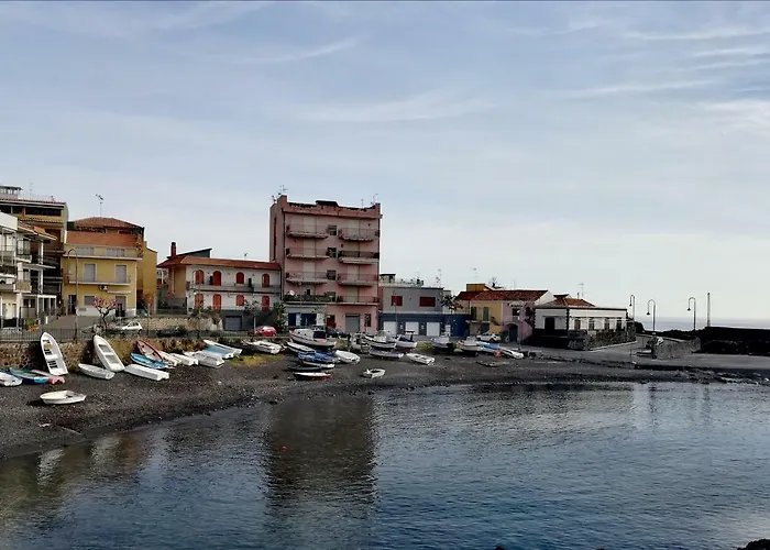 La Spiaggetta Di Stazzo Frühstückspension Acireale